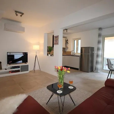 Irina Apartment *